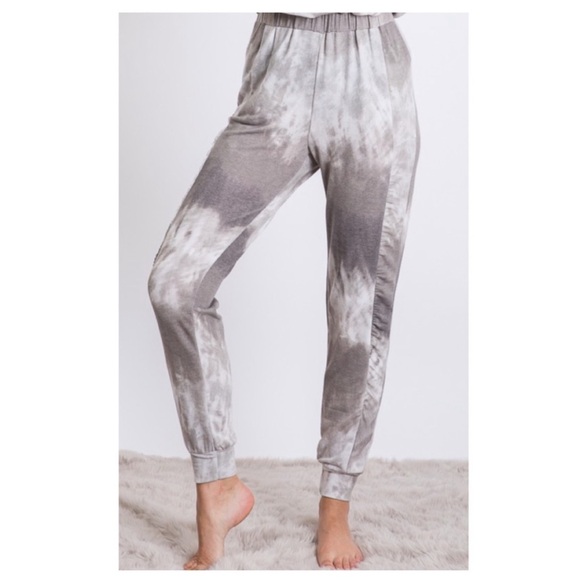 Slim Tie-Dye Joggers with a Shirred sides for a bit of Flair!
BRAND NEW✔️ - Picture 7 of 11